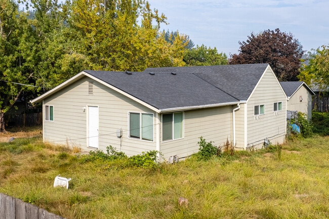 12600 SE Sunnyside Rd in Clackamas, OR - Building Photo - Building Photo