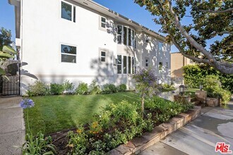 1250 N Crescent Heights Blvd in West Hollywood, CA - Building Photo - Building Photo