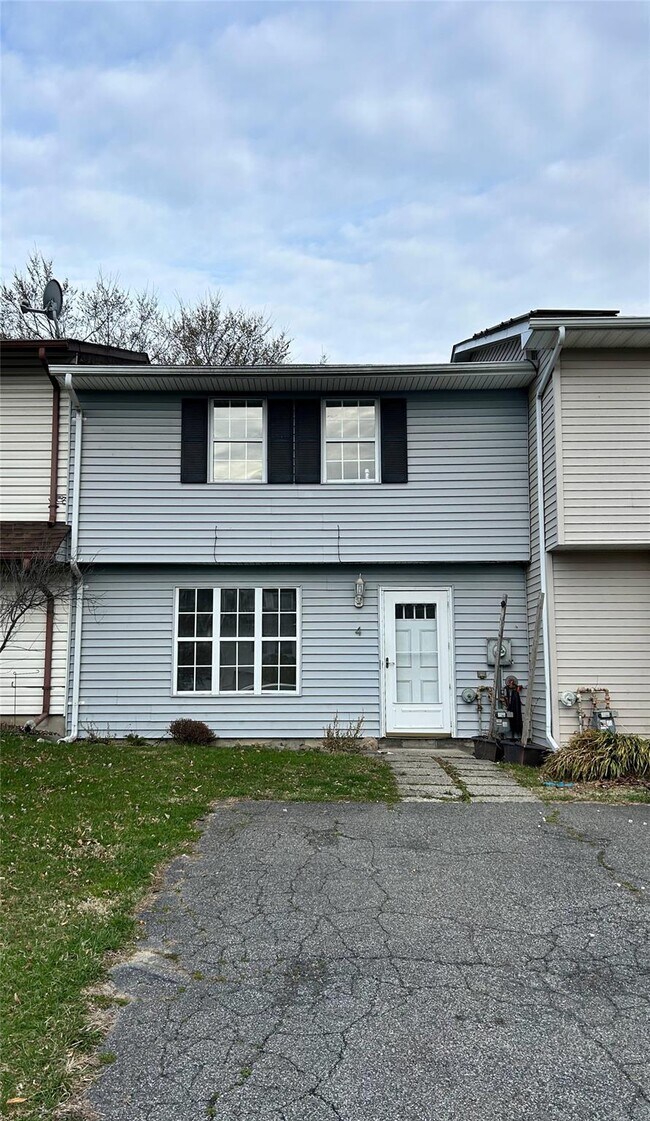 property at 4 Red Barn Ln