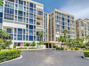 7400 Sun Island Dr in South Pasadena, FL - Building Photo - Building Photo