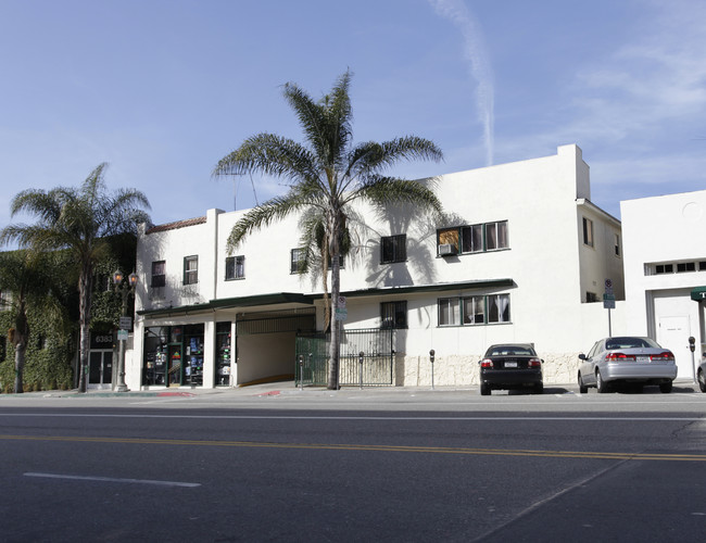 6373 Yucca St in Los Angeles, CA - Foto de edificio - Building Photo