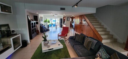 16533 NE 26th Pl in North Miami Beach, FL - Foto de edificio - Building Photo