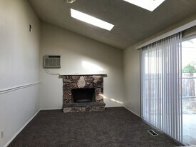 4500 Rio Poco Rd in Reno, NV - Building Photo