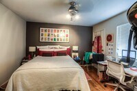 1421 Cortlandt St photo'