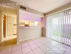 2011 Whitby Dr in Orlando, FL - Building Photo - Building Photo