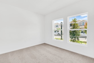 4688 Golden Knight Blvd in Kissimmee, FL - Foto de edificio - Building Photo