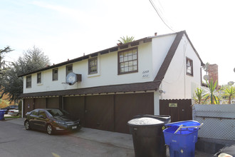 2209-2211 Montana Ave in Santa Monica, CA - Building Photo - Building Photo