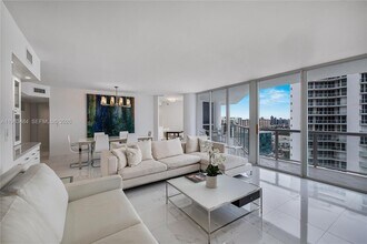 16425 Collins Ave in Sunny Isles Beach, FL - Building Photo - Building Photo