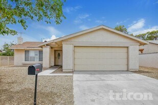 7147 Fenway Ave in Las Vegas, NV - Building Photo