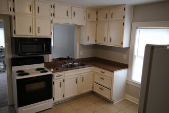 517 Lyndon Ln in Louisville, KY - Building Photo - Building Photo