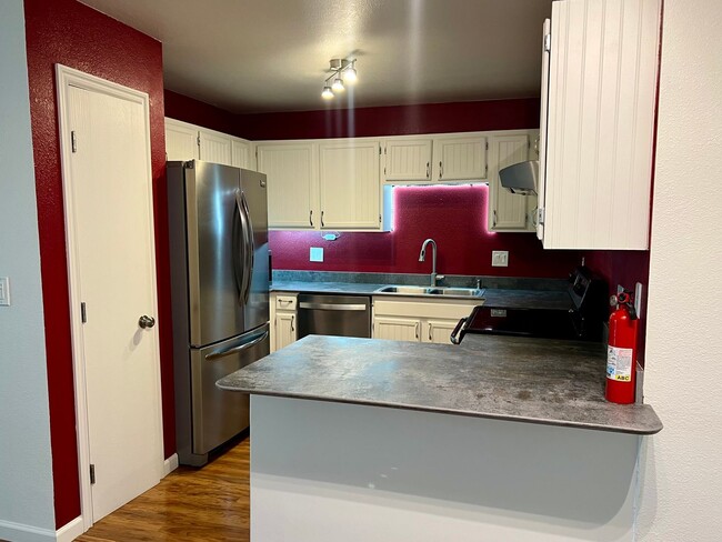 617 King Arthur Cir in Anchorage, AK - Building Photo - Building Photo