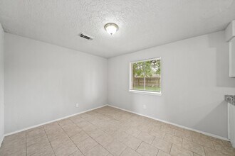 303 Hearthside Cir in League City, TX - Building Photo - Building Photo