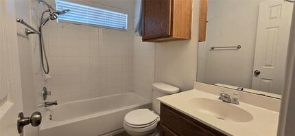 606 Lakemont Dr in Hutto, TX - Building Photo - Building Photo