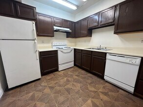 3930 University Center Dr in Las Vegas, NV - Building Photo - Building Photo