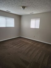 Logan Way Apartments in Youngstown, OH - Building Photo - Interior Photo