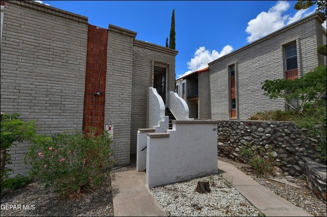 6201 ESCONDIDO Dr, Unit 19H in El Paso, TX - Building Photo - Building Photo