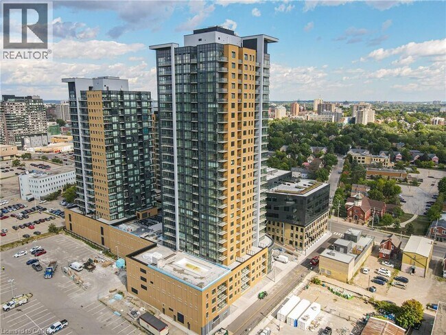108 Garment St in Kitchener, ON - Building Photo - Building Photo