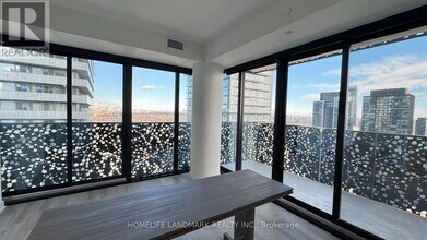 55 Charles St E in Toronto, ON - Building Photo - Building Photo