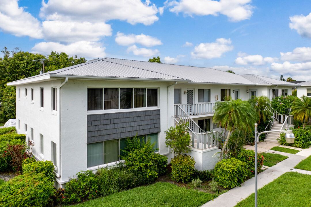 Seminole Gardens Condominiums in Ft. Myers, FL - Building Photo