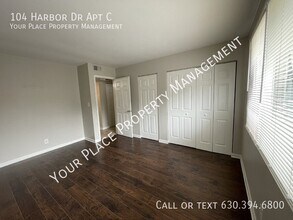 104 Harbor Dr in Oswego, IL - Building Photo - Building Photo