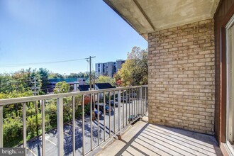 9250 Edwards Way-Unit -506-C in Hyattsville, MD - Building Photo - Building Photo