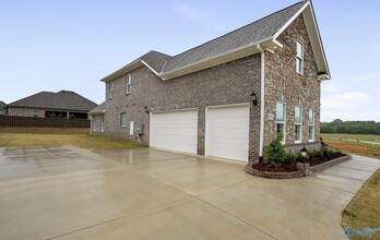 8105 Goose Ridge Dr SE in Owens Cross Roads, AL - Building Photo - Building Photo