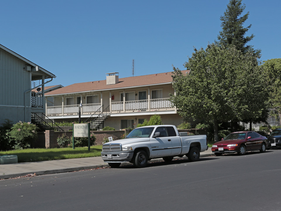 Harmony Apartments in Clovis, CA - Building Photo