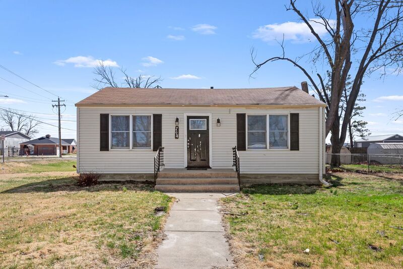 7114 Willow Ln in Hazelwood, MO - Building Photo