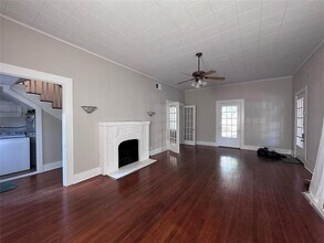 410 Burleson St in San Marcos, TX - Building Photo - Building Photo