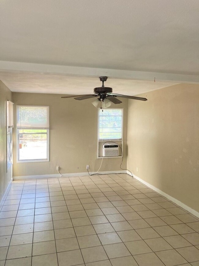 3103 E Rio Grande St in Victoria, TX - Building Photo - Building Photo