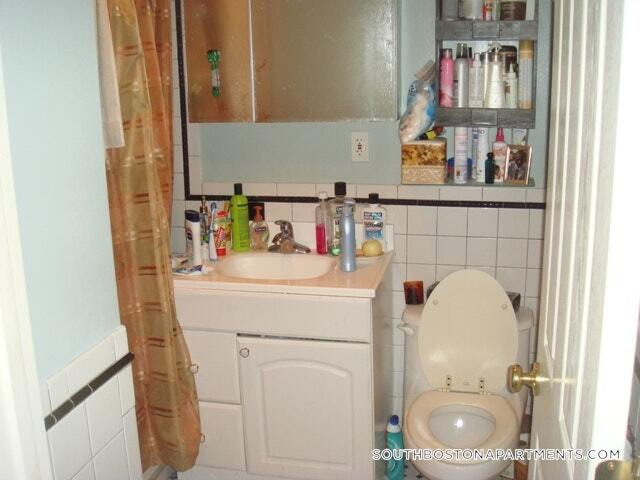 34 Baxter St, Unit 3 in Boston, MA - Foto de edificio - Building Photo