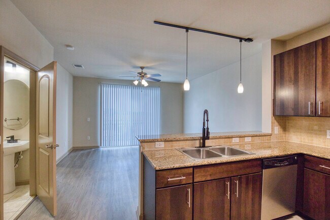 Mosaic Westshore Apartments in Tampa, FL - Foto de edificio - Interior Photo