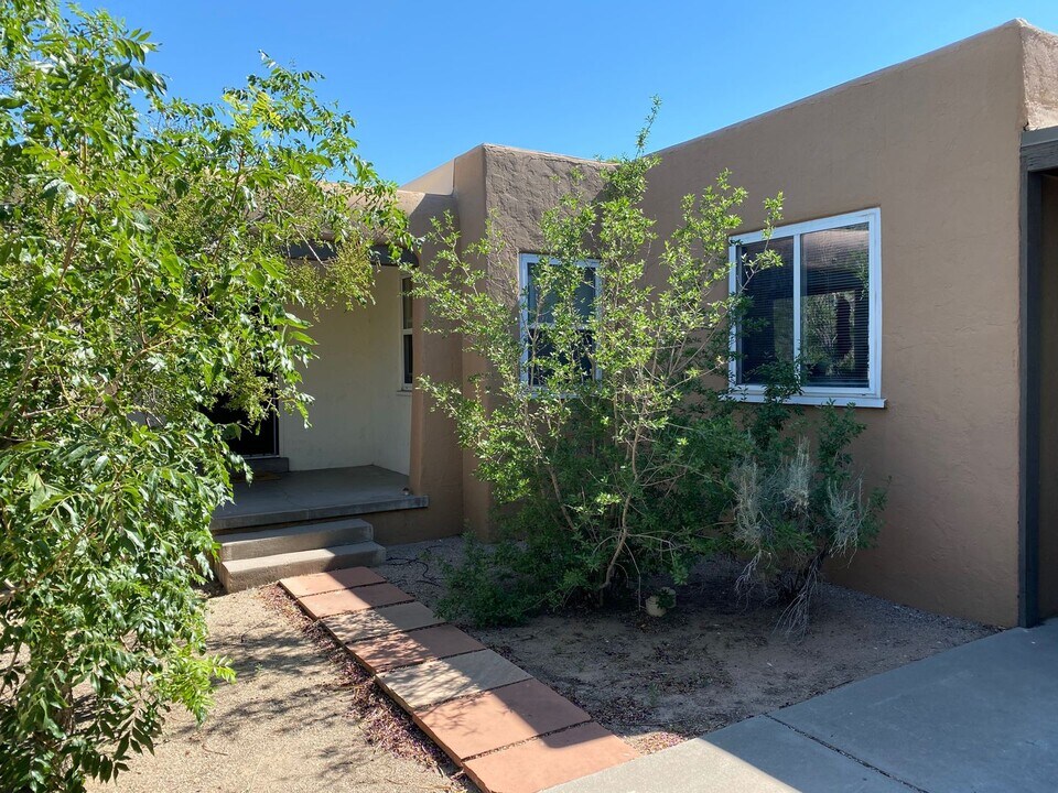 602 Dartmouth Dr NE in Albuquerque, NM - Building Photo