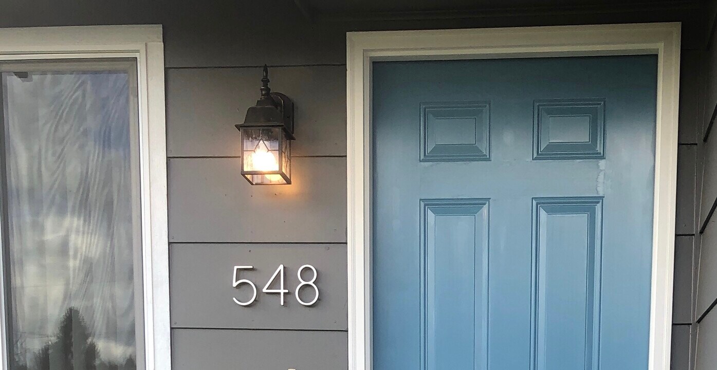 548 Clairmont Dr in Eugene, OR - Building Photo