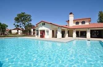 Quail Ridge Apartments in Hemet, CA - Foto de edificio - Building Photo