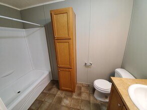 74 W Sourwood Dr in Browns Summit, NC - Building Photo - Building Photo