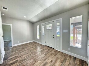 159 S Hackberry Ave in New Braunfels, TX - Building Photo - Building Photo