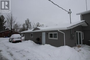 26 Stoney Creek Rd in Kawartha Lakes, ON - Building Photo