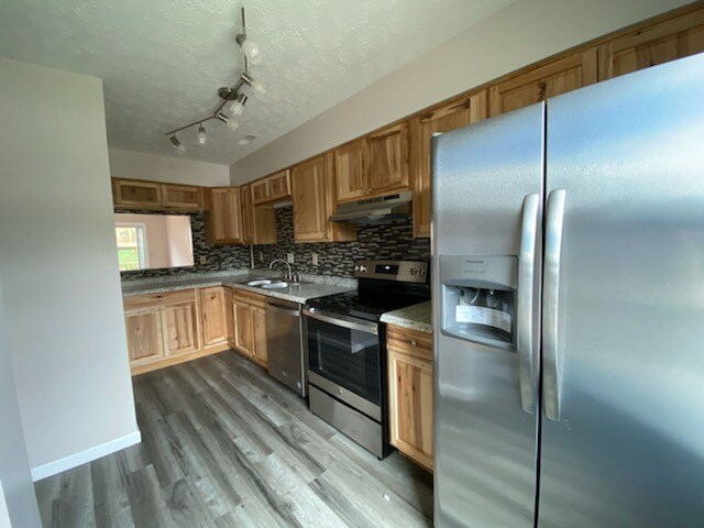 1818 Morecott Dr in Sissonville, WV - Building Photo