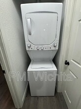 420 W Mahoney Dr in Derby, KS - Building Photo - Building Photo