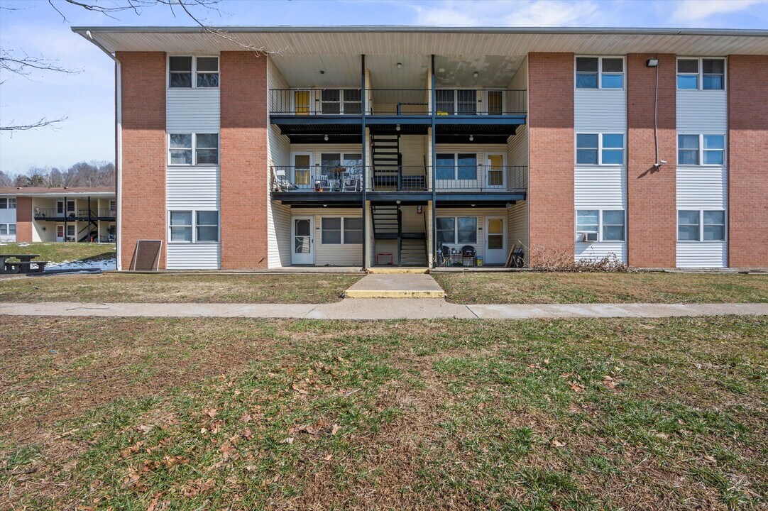 Riverbend Apartments in Clarksburg, WV - Building Photo