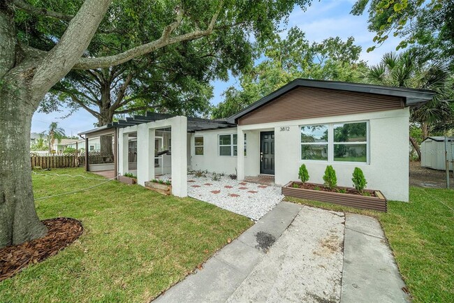 3812 W Rogers Ave in Tampa, FL - Building Photo - Building Photo
