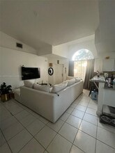 35 SW 7th St in Hallandale Beach, FL - Foto de edificio - Building Photo