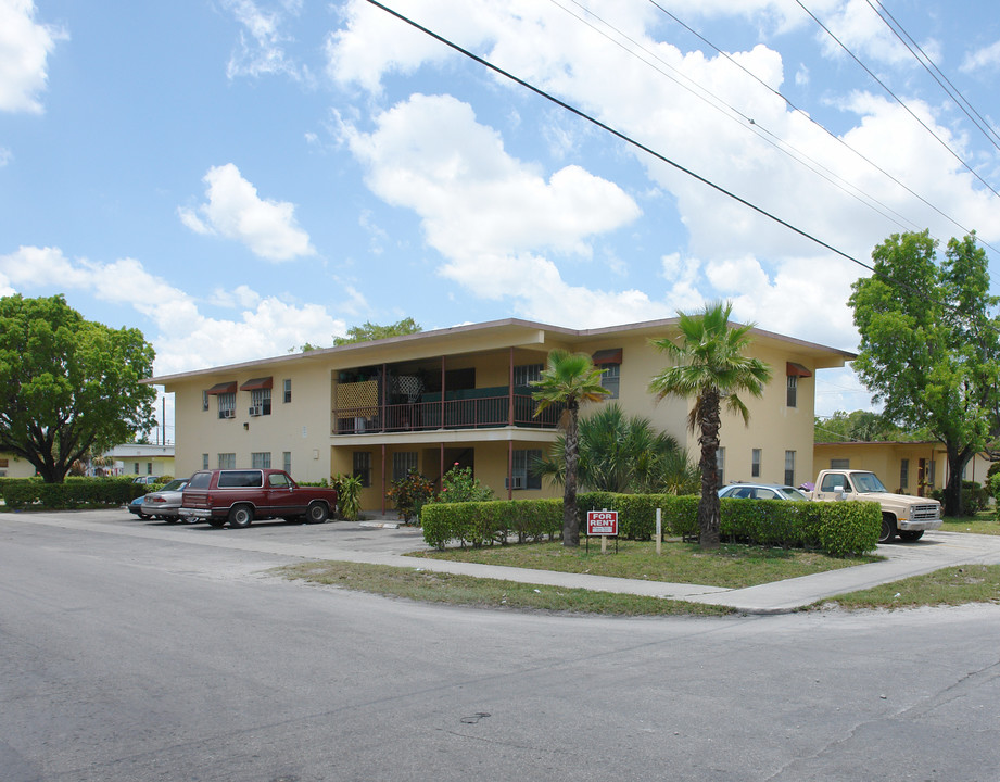 337 NW 14th Ave in Fort Lauderdale, FL - Foto de edificio
