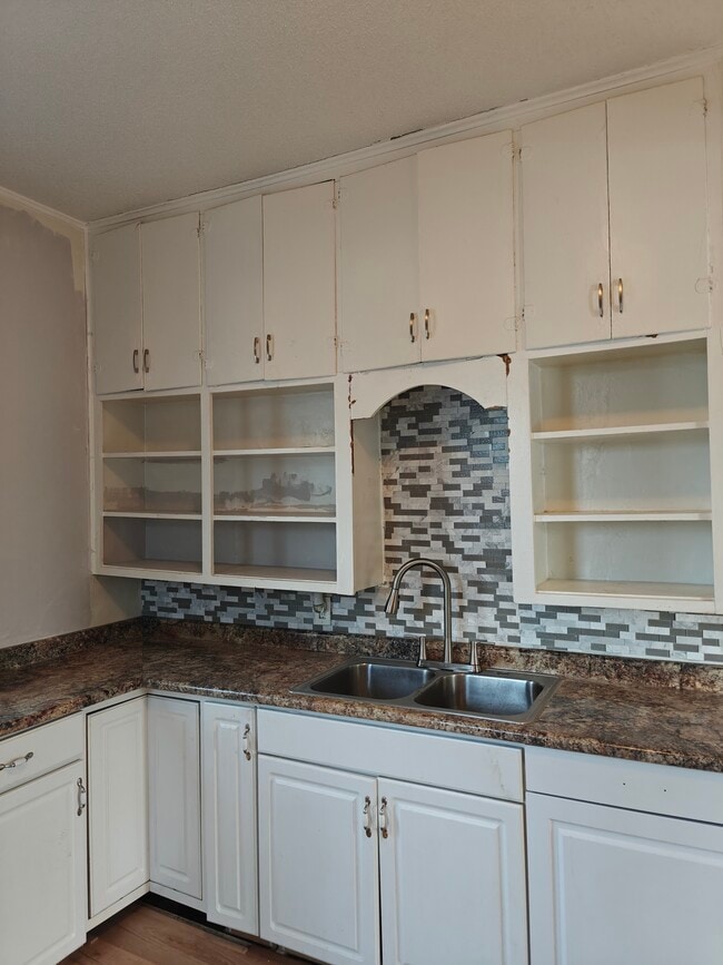 218 E Rose St, Unit APT 2 in Owatonna, MN - Building Photo - Building Photo