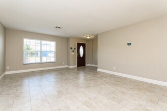 3278 Amberley Park Cir in Kissimmee, FL - Foto de edificio - Building Photo