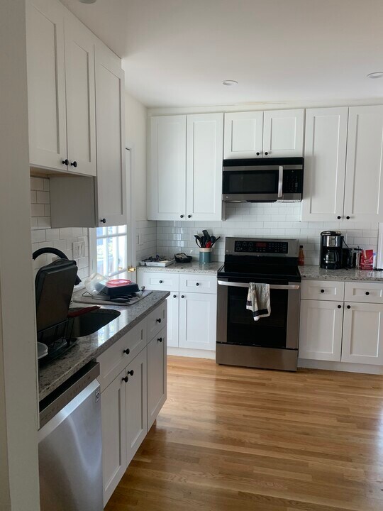 21 Kinross Rd, Unit 3 in Boston, MA - Building Photo