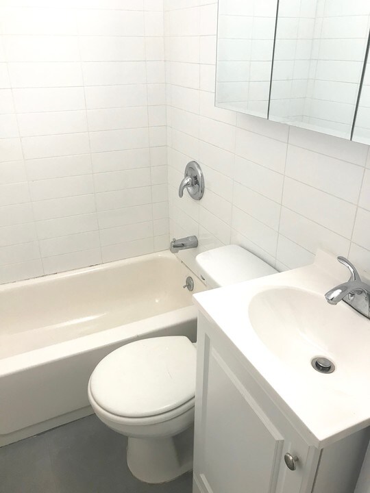 335 E 92nd St in New York, NY - Building Photo