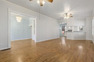 205 S Rio Grande St in Lockhart, TX - Foto de edificio - Building Photo