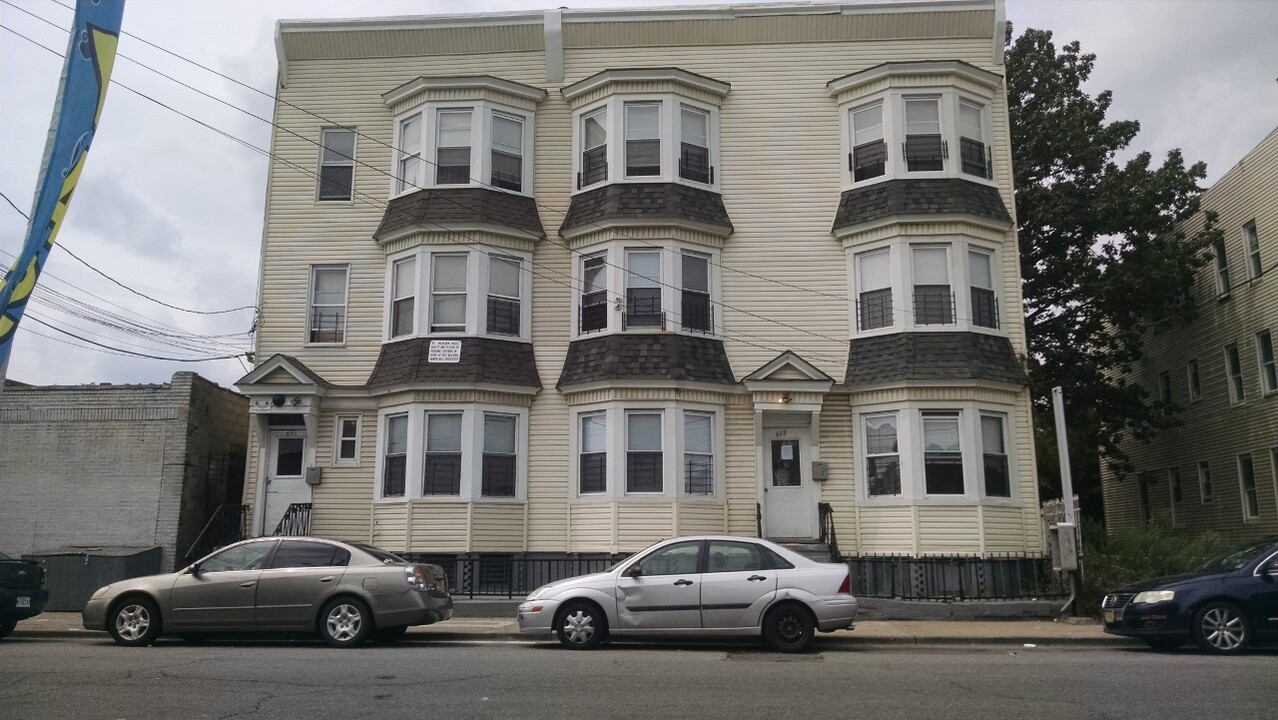 651 S 13th St, Unit 1 in Newark, NJ - Building Photo